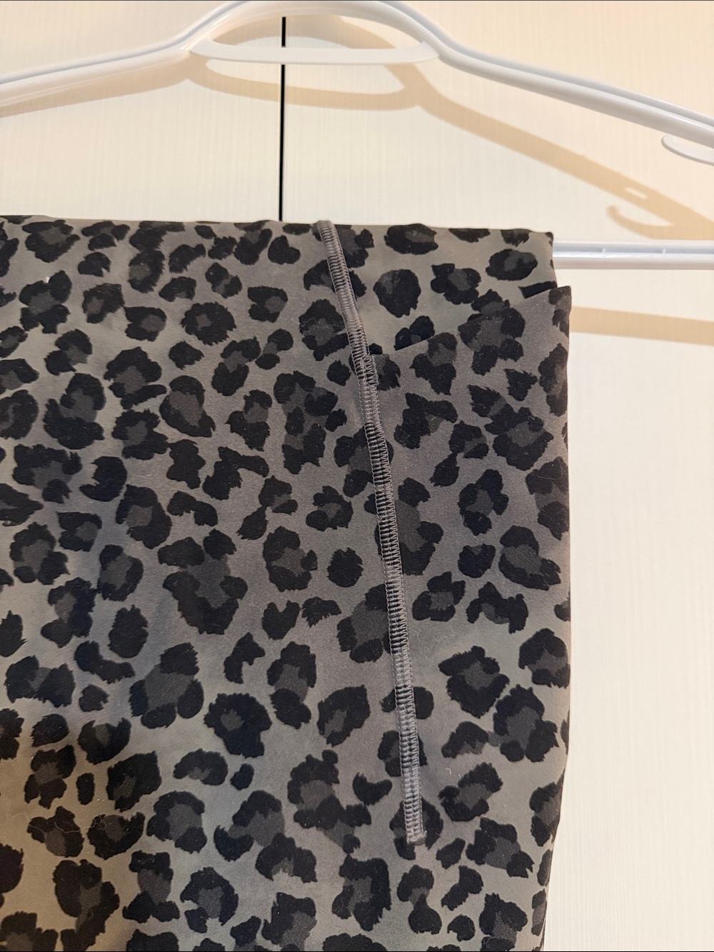 Lululemon Leopard Print High Rise Leggings Size 10 Gray Black - Picture 2 of 6
